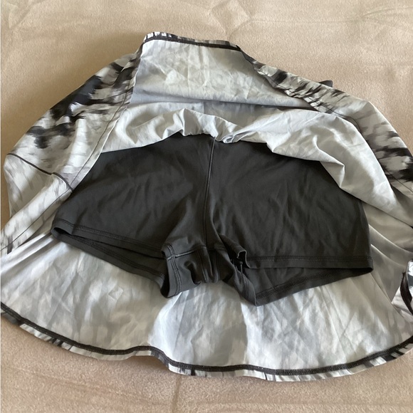 OFFLINE by Aerie skirt - Picture 2 of 7